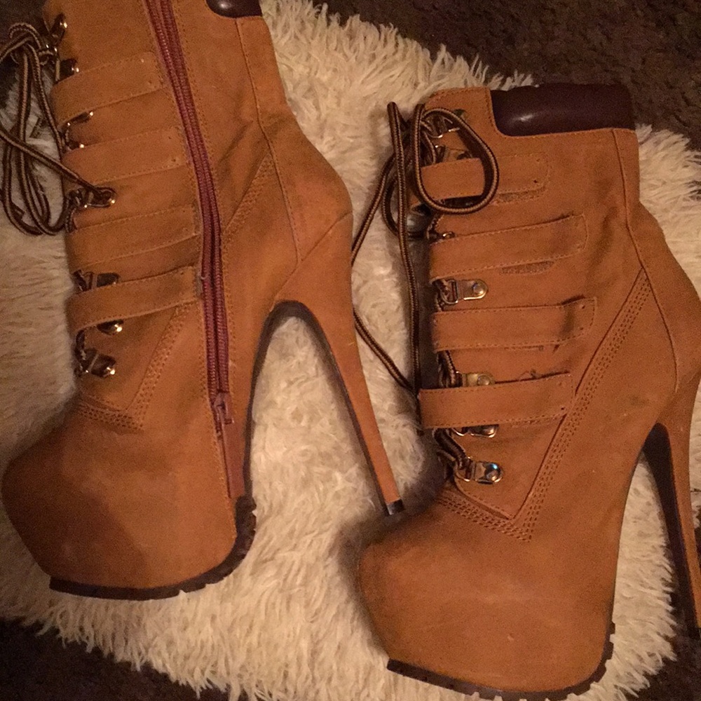 Khaki boots